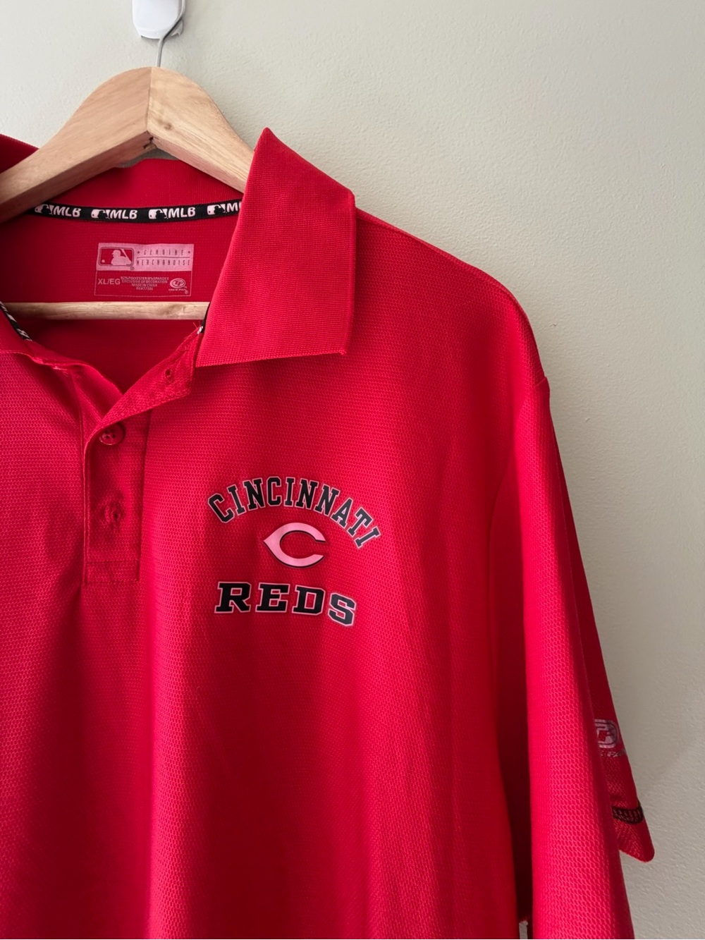 Cincinnati Reds Red Men's Polo Shirt - Team Logo - Picture 5 of 7